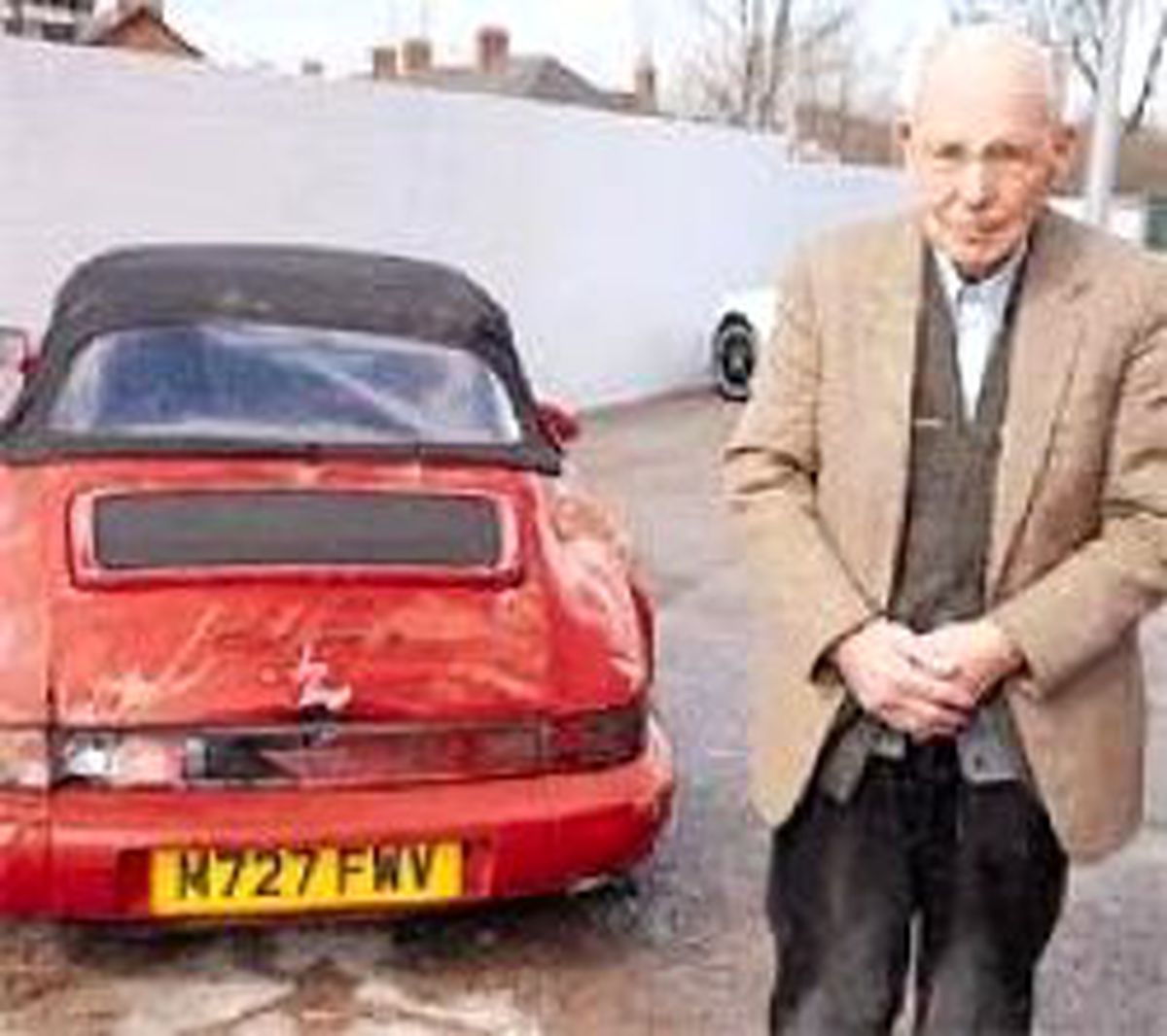 93'lük Sürücü İki Porsche Parçaladı