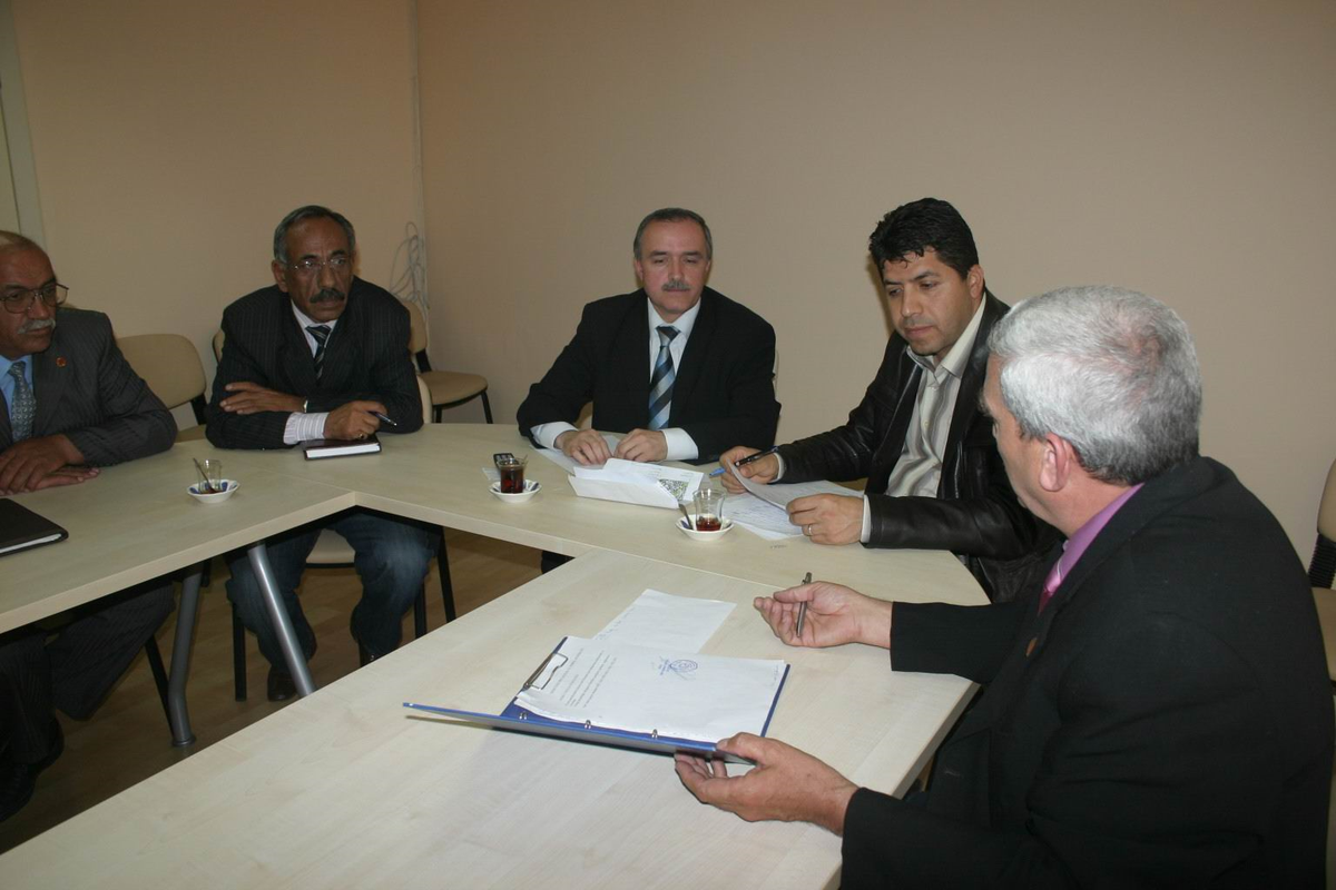 AK Parti Muhtarları Dinledi