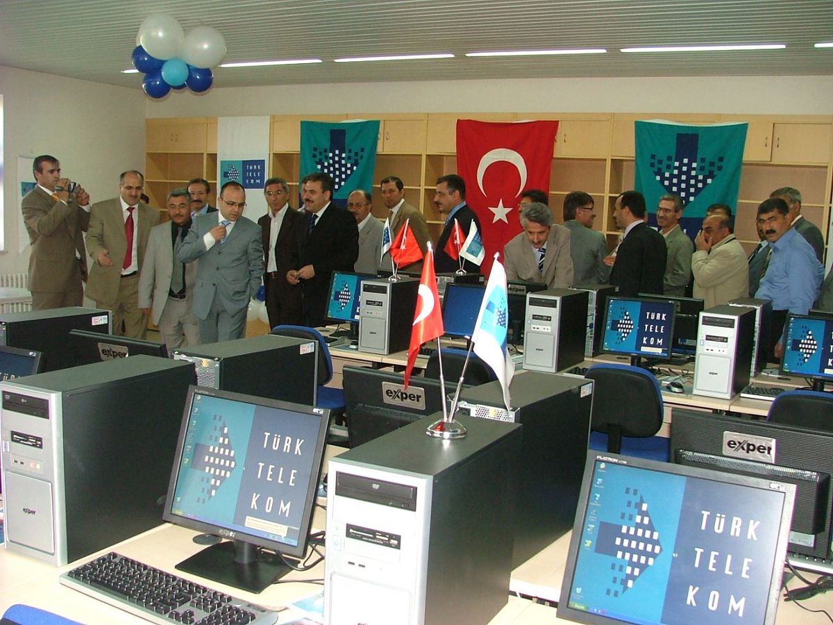 Kulu'da İnternet Evi Açıldı