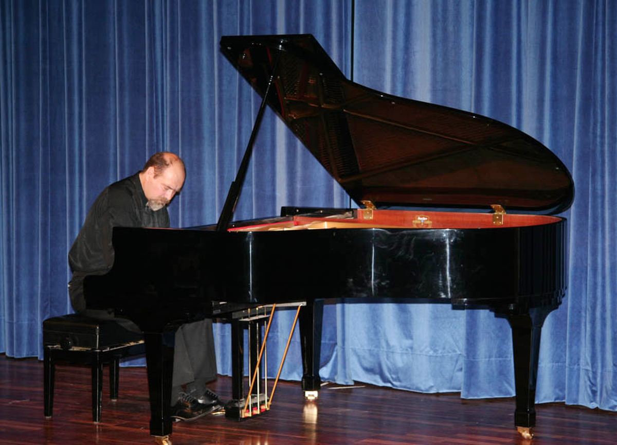 Ünlü Piyanist Alexander Mekaev Paü'de Konser Verdi