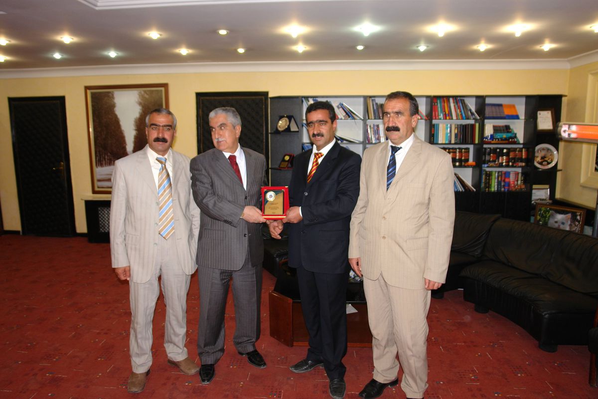 Başkalespor'dan Belediye Başkanı Yenigün'e Plaket
