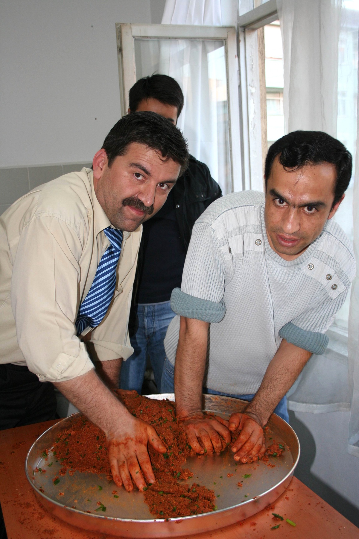 Gökçebey Türk Eğitim-sen'den Üyelerine Çiğ Köfte Partisi