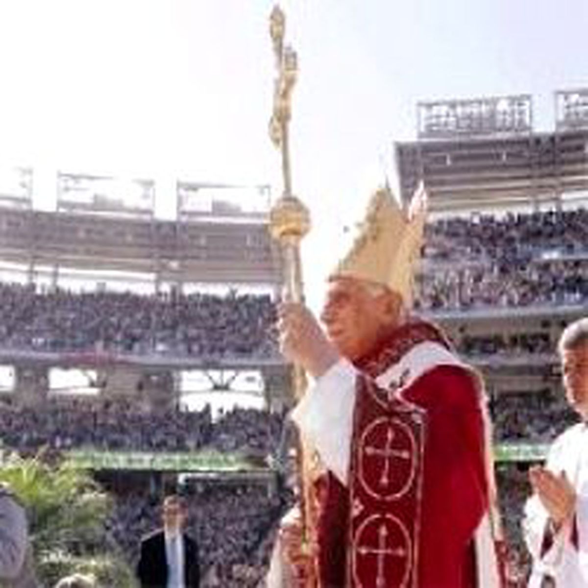 Maça Değil Papa Ayinine