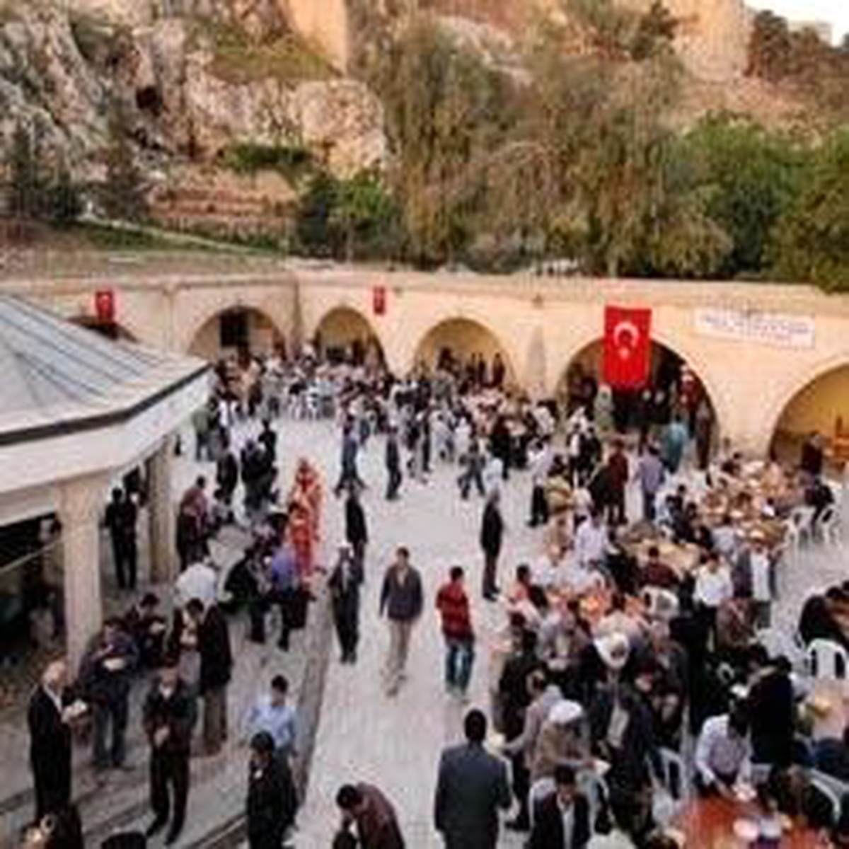 100 Bin Kişiye 'Tirit' Ziyafeti