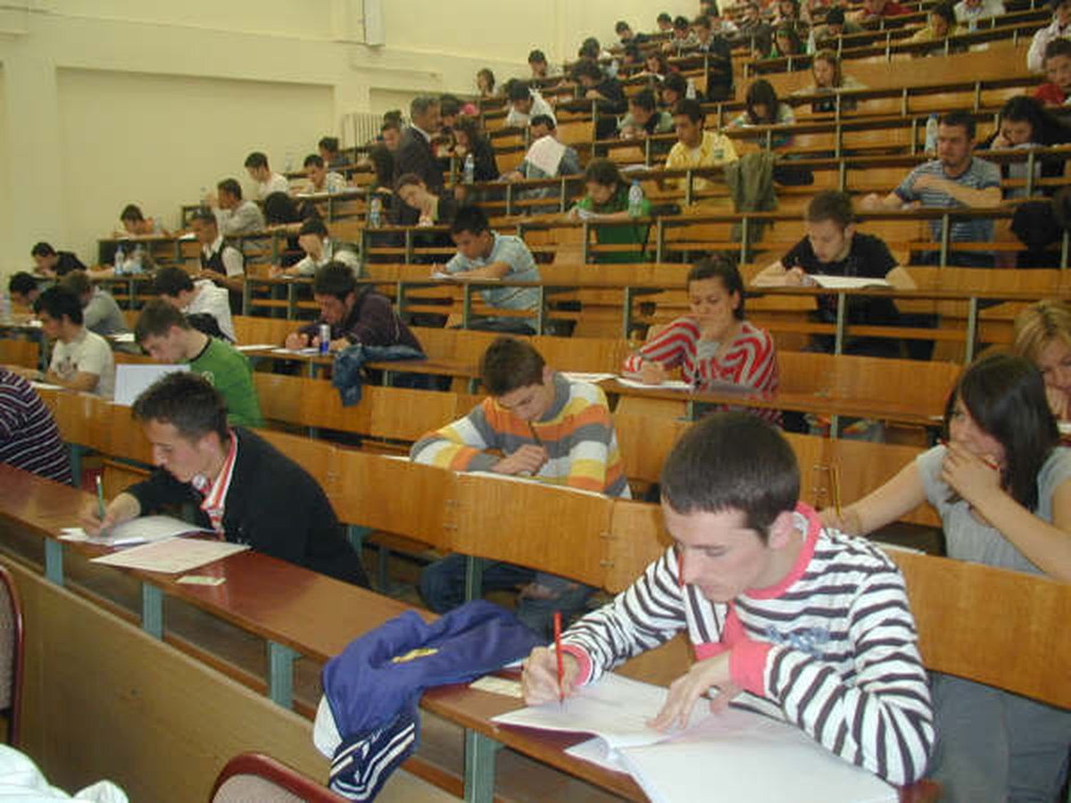Kosovalı Üniversite Adayları Tcs Sınavında Ter Döktü