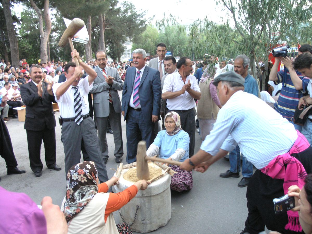 Silifke Belediye Başkanı Öngel: 'Silifke'yi Uluslararası Boyutta Tanıtmaya Çalışıyoruz'