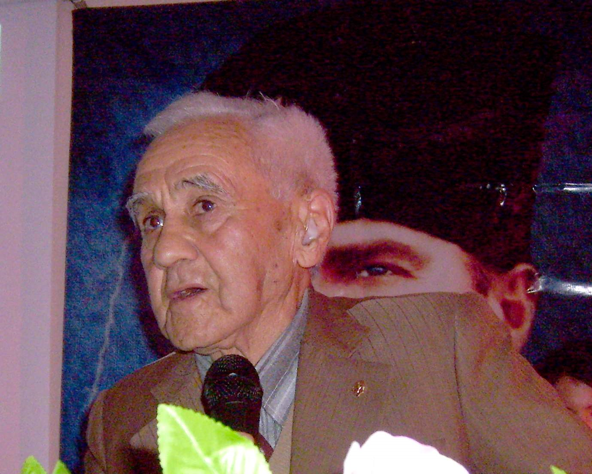 Çine'nin Emektar Öğretmeni Ali İhsan Akçay Hayatını Kaybetti