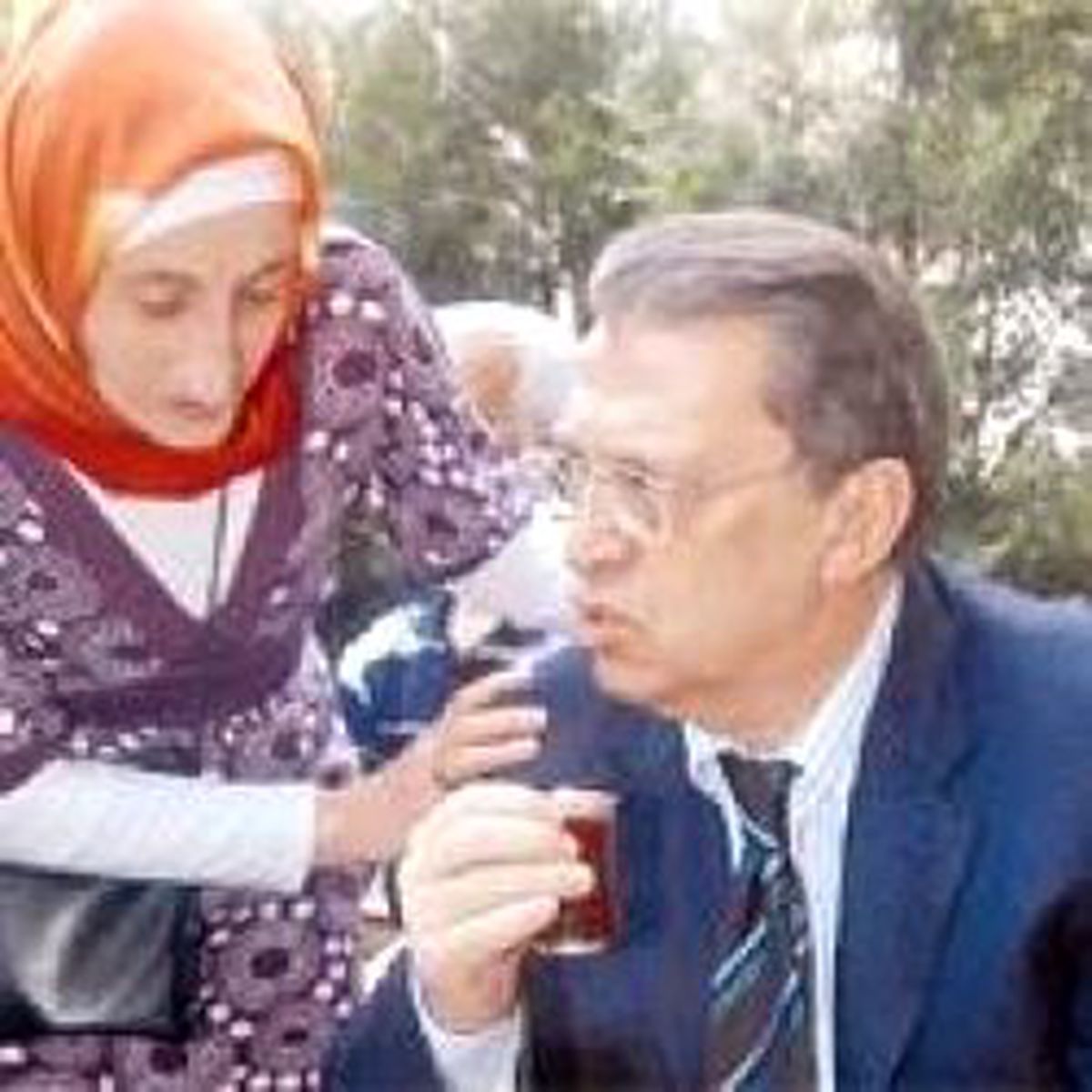 Yeni Parti Lazım, Şimdi İzliyorum
