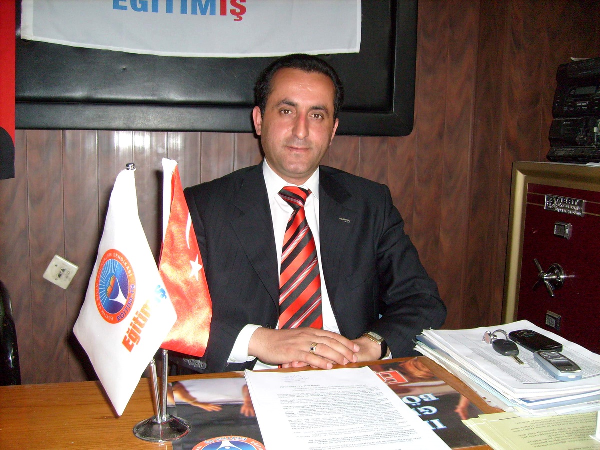 Eğitim-iş Sivas Şubesinden 23 Nisan Kutlaması