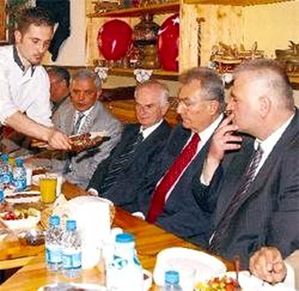 Baykal Köşk'e Değil Muhtarlara