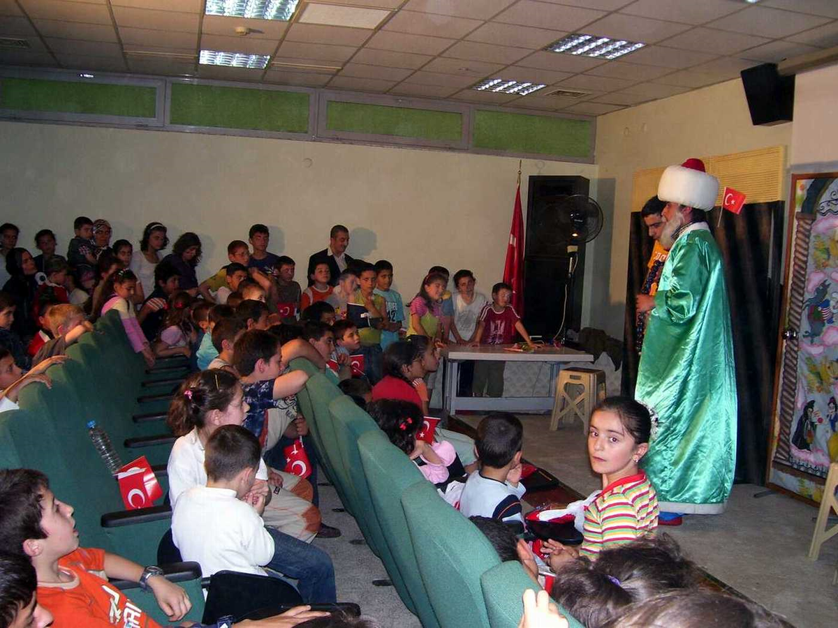 Gürsu'da Tiyatrolu 23 Nisan Coşkusu