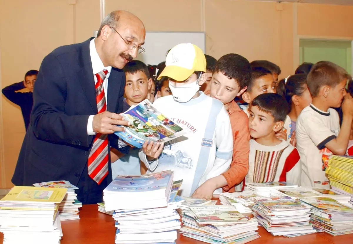 Kayapınar Belediyesi\'nden Çocuklara 6 Bin Kitap