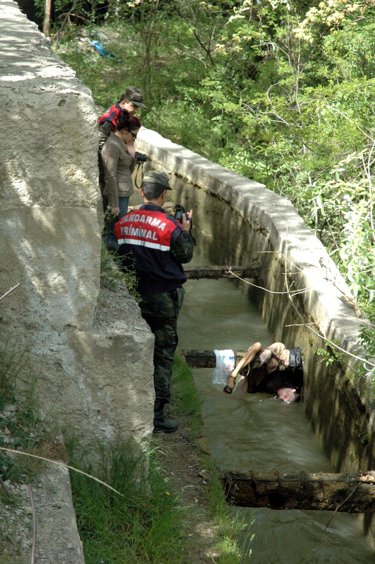 Su Kanalında Bulunan Kadın Cesediyle İlgili 4 Kişi Gözaltına Alındı