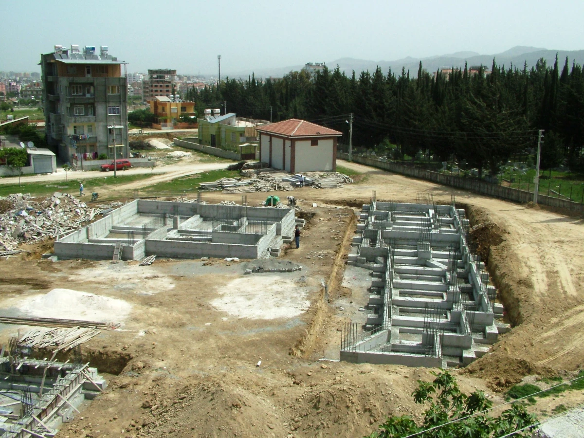 Antakya\'ya Mezarlık Kompleksi