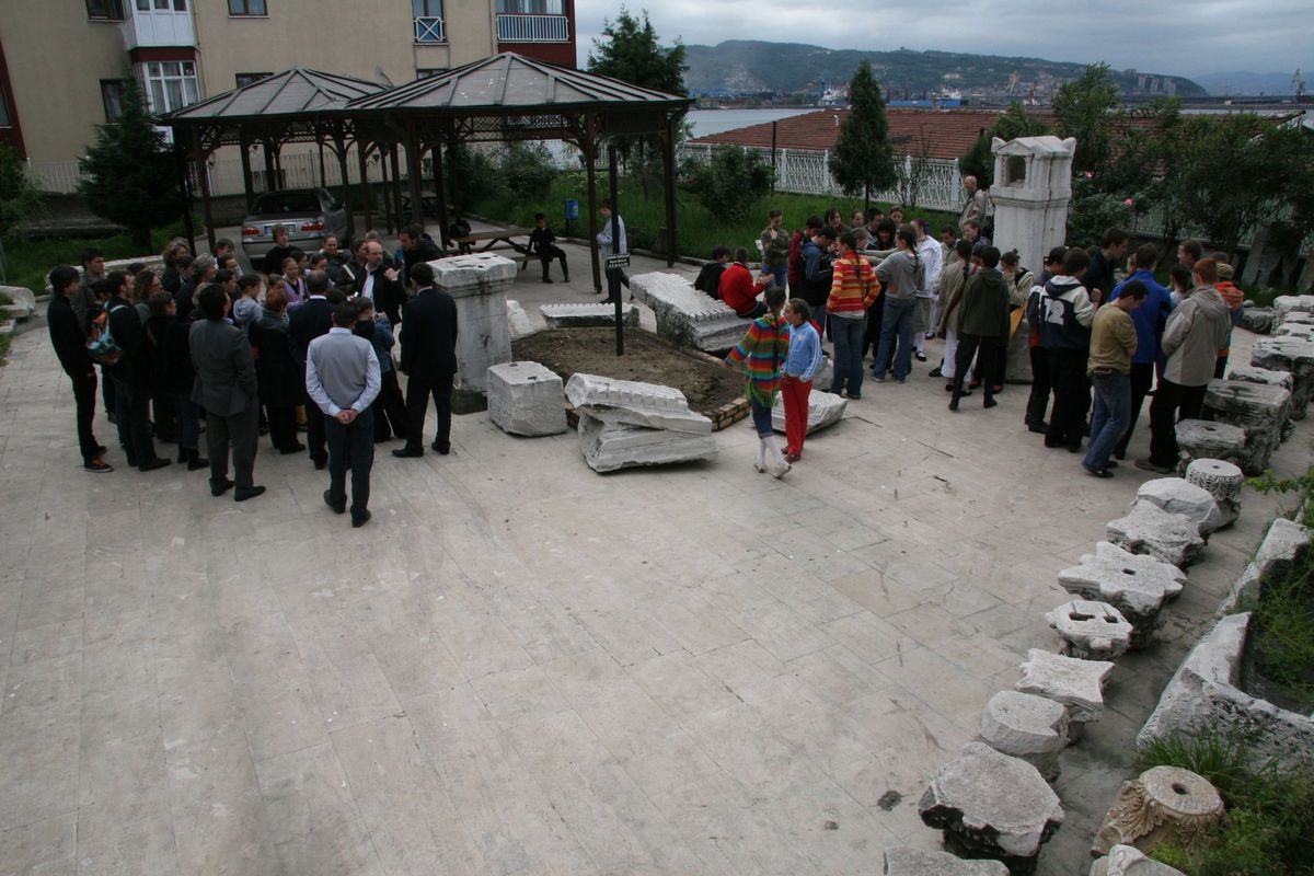 Fransız ve Macaristanlı Çocuklar Cehennemağzı Mağaralarını Gezdi