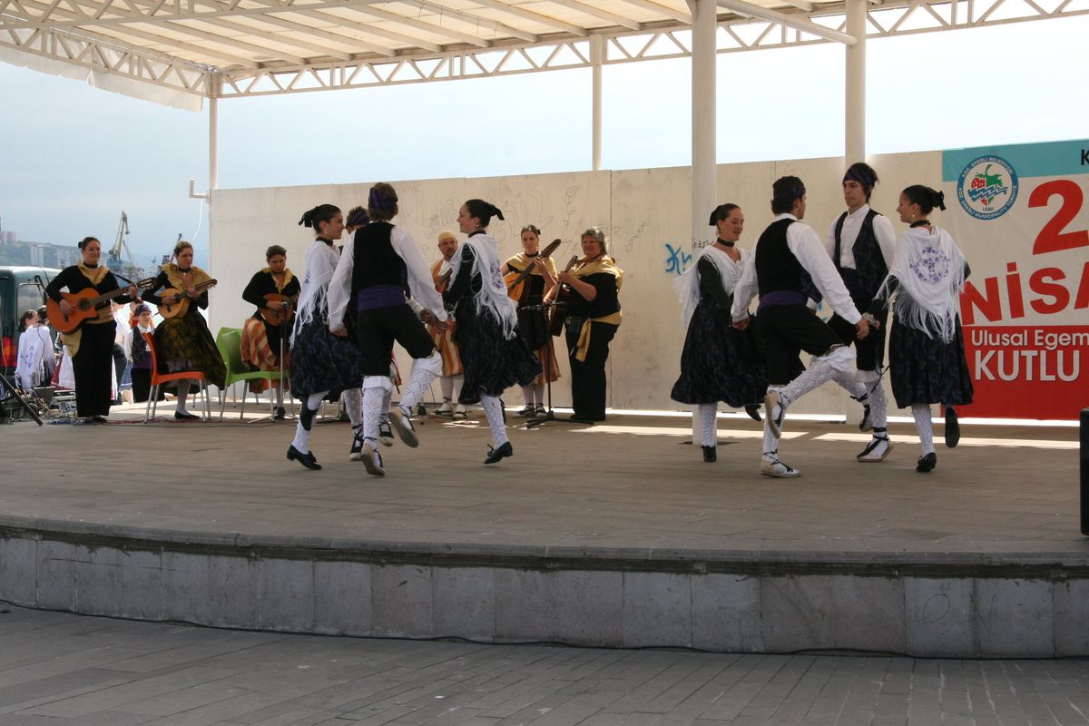 Gösterilere Öğrencilerden Yoğun İlgi