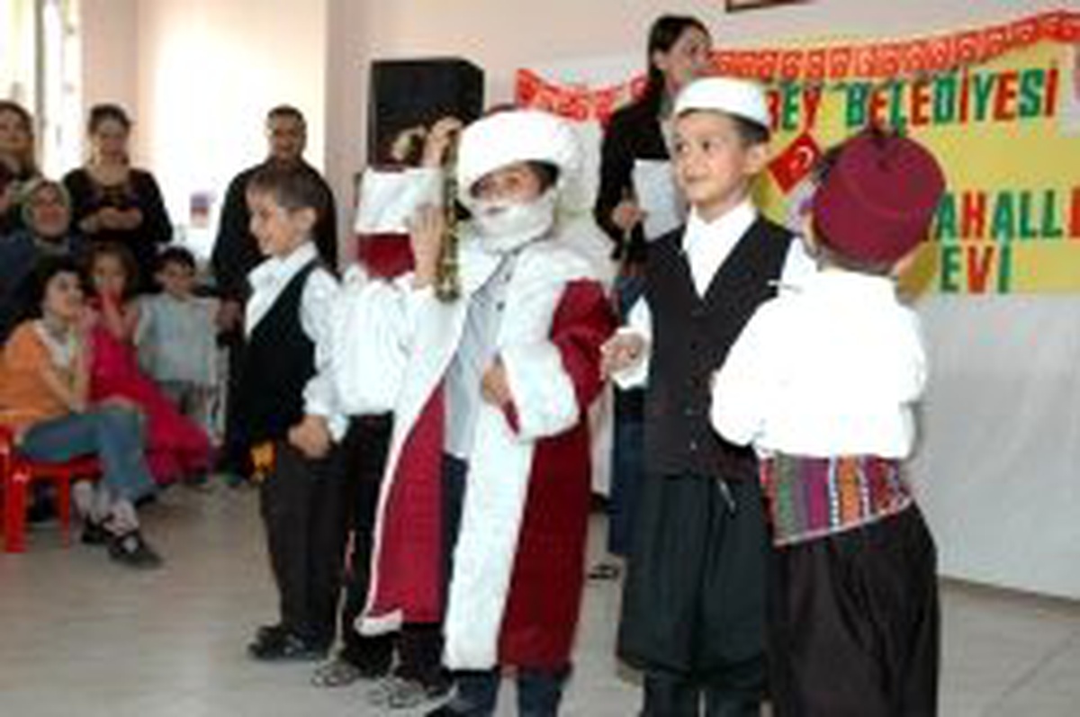 Minik Öğrencilerin Gösterileri Büyüledi