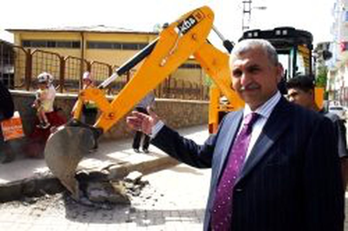 Siirt Belediyesi Yol Çalışmalarına Başladı