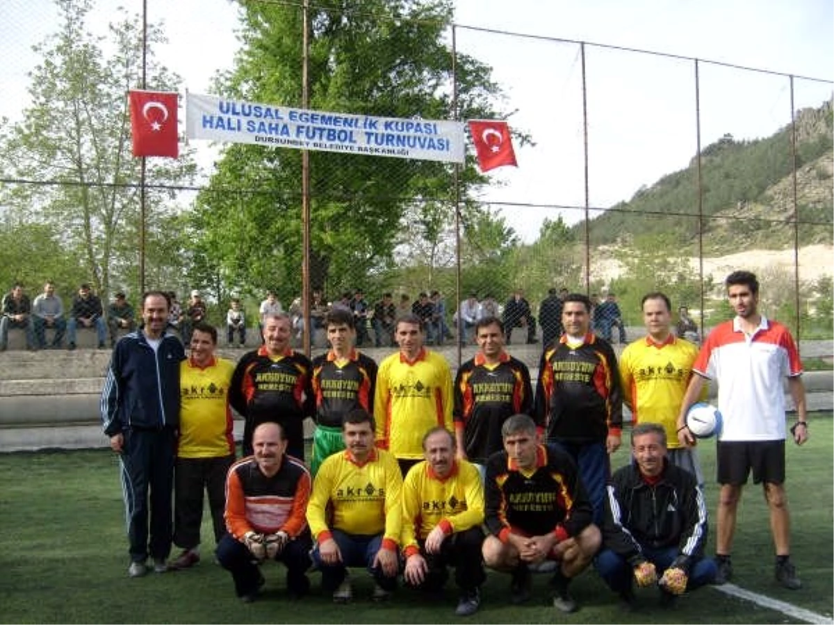 Dursunbey\'de, "Ulusal Egemenlik Kupası" Halı Saha Futbol Turnuvası