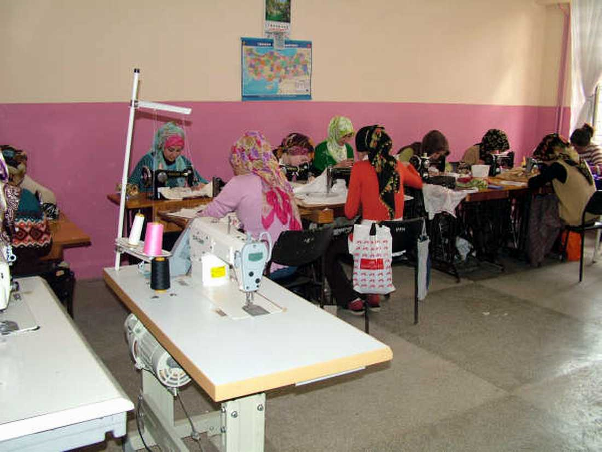 Halk Eğitim Merkezi Harmancıklıları Meslek Sahibi Yapıyor