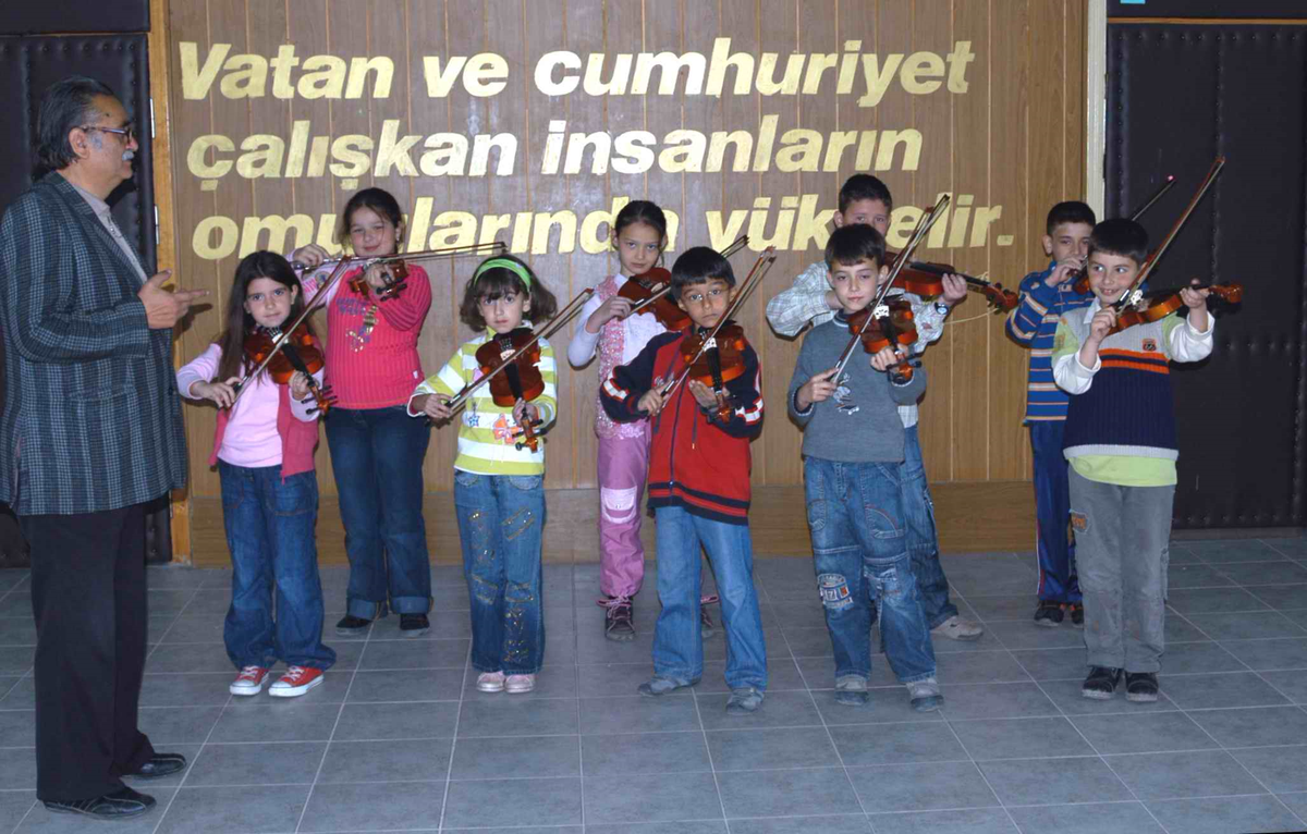 Küçük Kemancılar Ders Başında