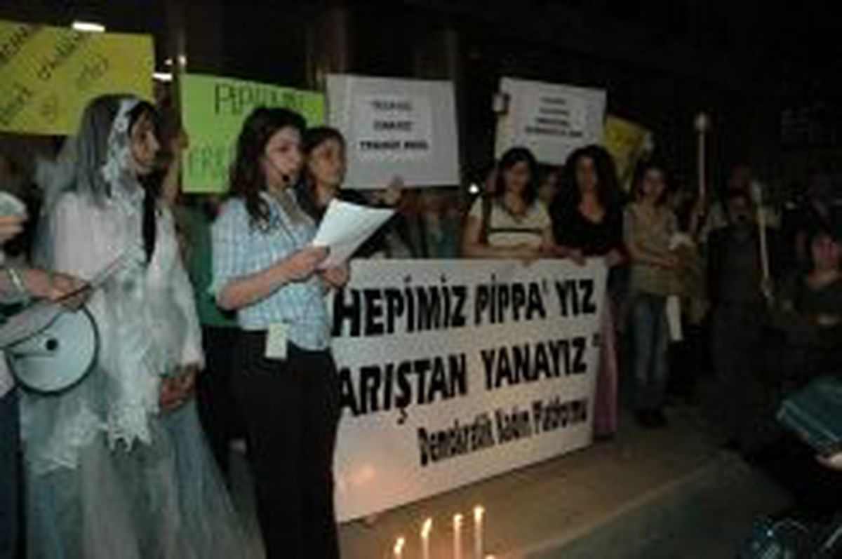 Malatya'da 'İtalyan Sanatçı Pippa' İçin Meşaleli Yürüyüş