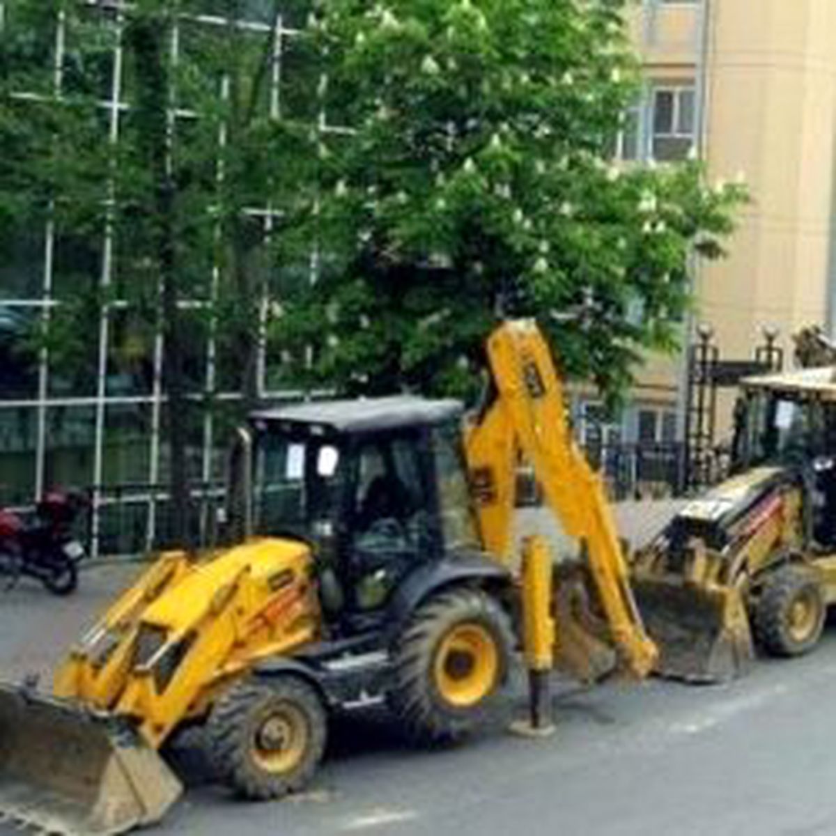Satmak İçin İş Makinalarını Çalmışlar