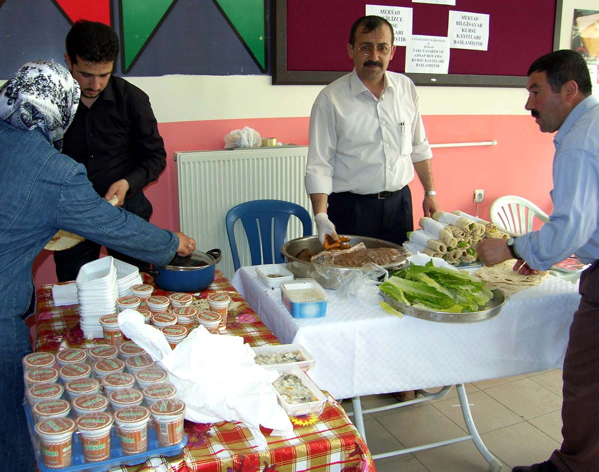 Yardıma Muhtaç Öğrenci ve Aileler Yararına Kermes