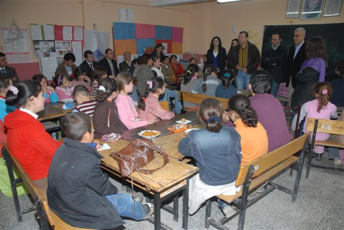 Zafer Plaza, 2 Köy İlköğretim Okulundan Başarılı 18 Öğrenciyi Ağırladı