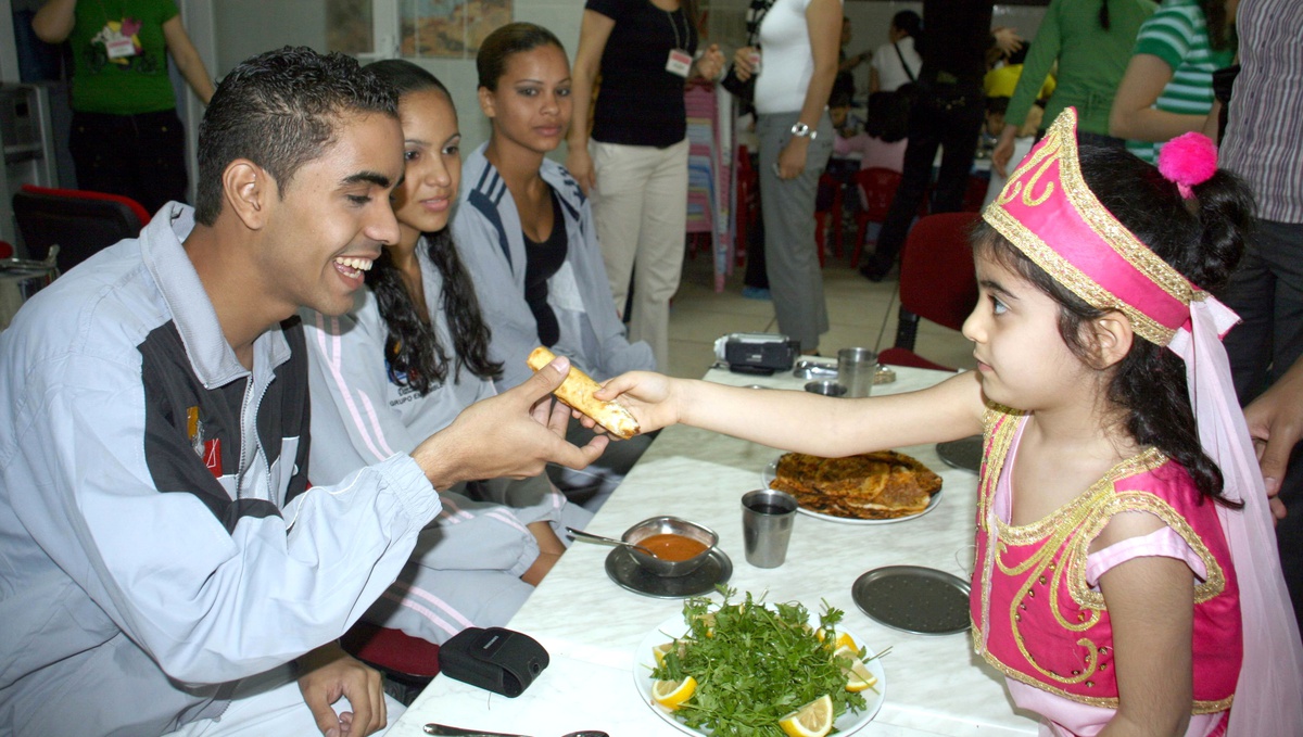 Anaokulu Öğrencilerinden Venezuellalı Konuklara Lahmacun