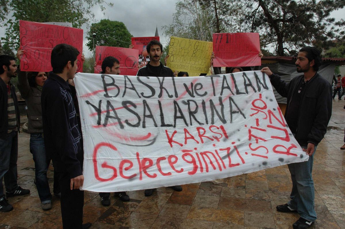 Sivas'ta Bir Grup Üniversite Öğrencisinden 1 Mayıs Çağrısı