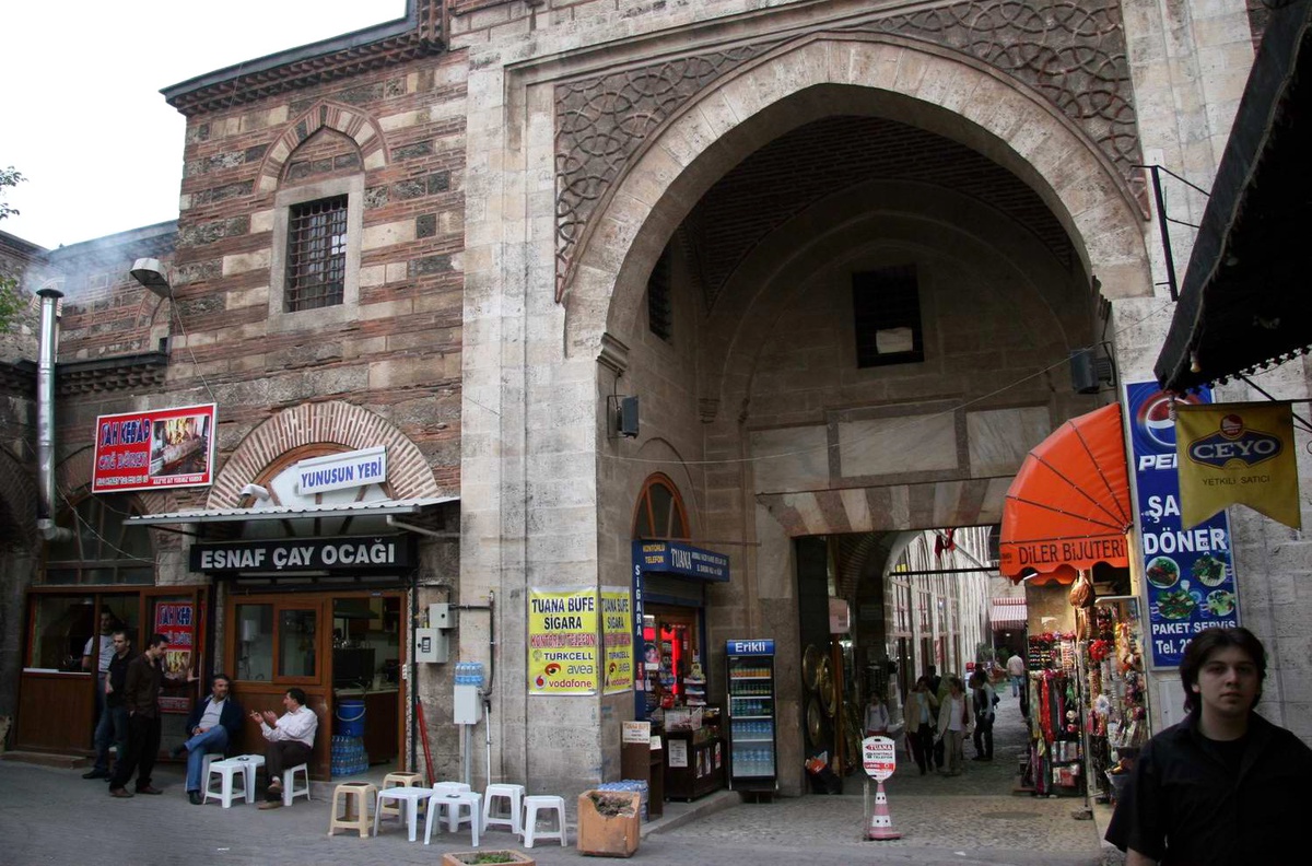 Tarihi Mekanlara 'Çirkin' Kuşatma