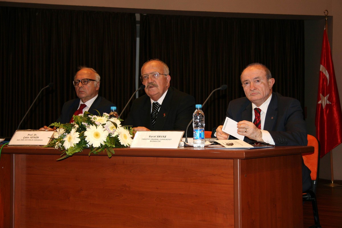 'Anayasa Hukuku ve Son Gelişmeler' Konferansı