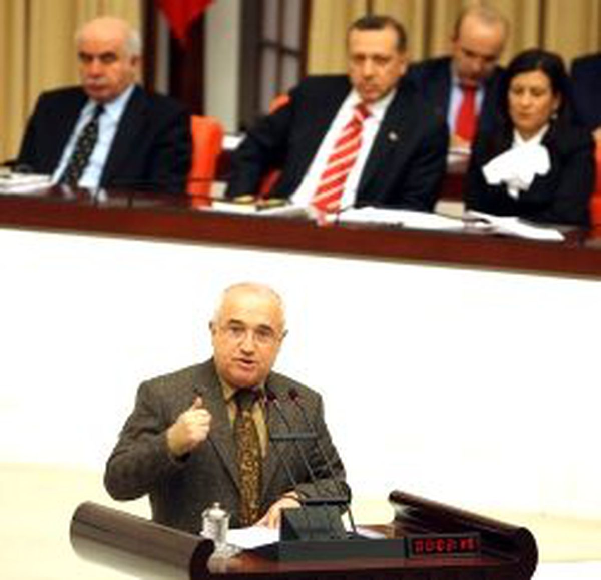 Çiçek: Kimse Yıkılacak Duvarın Altına Oturmaz