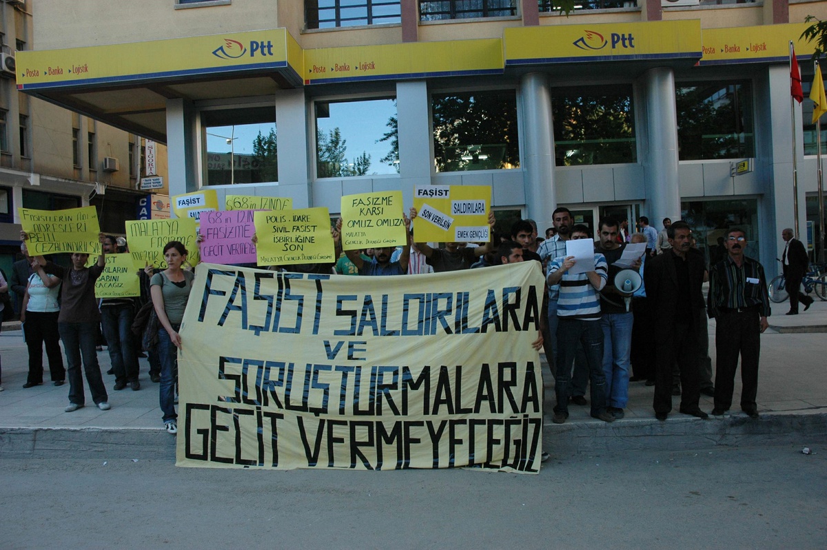 Eylem Yapan Sol Gruba Saldırmak İsteyenleri Polis Engelledi