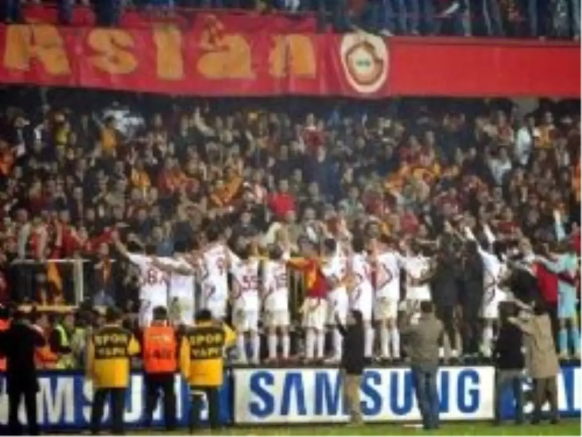 Galatasaray Şampiyon Gibi Karşılandı