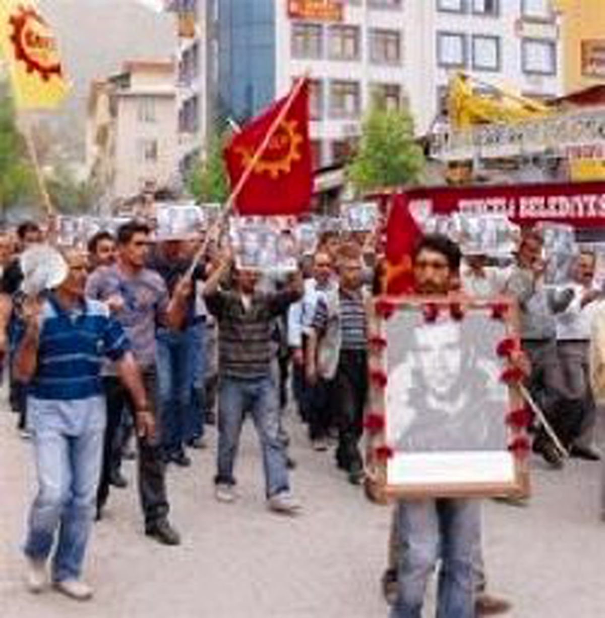 İndirilen Poster İçin Yürüdüler