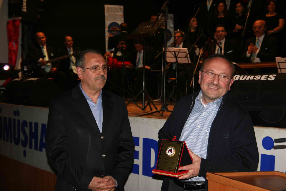 İsbak Genel Müdürü’ne Plaket