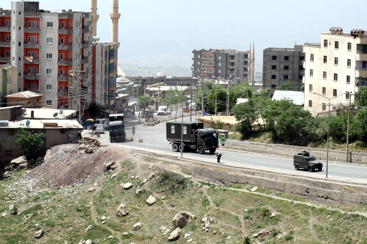 Sınıra Askeri Sevkıyat Sürüyor