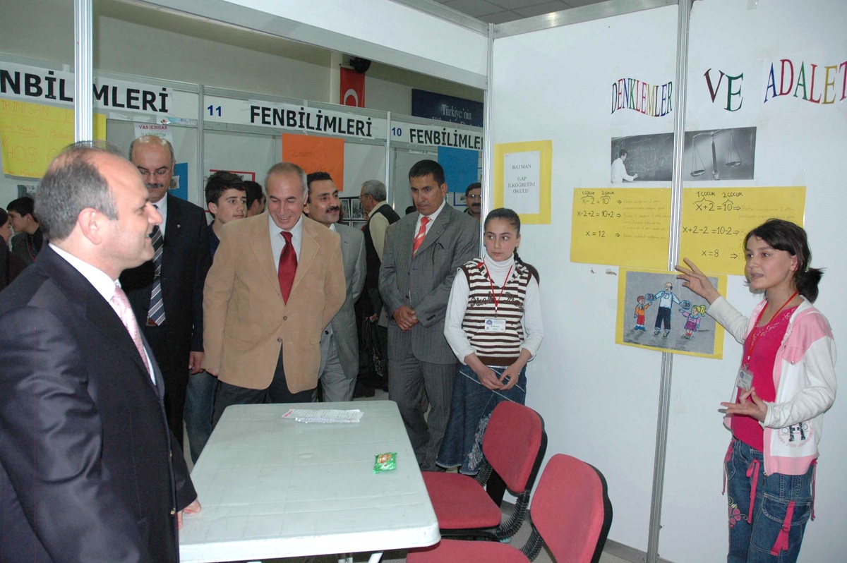 Vali Özdemir Çakacak, Proje Standının Açılışını Yaptı