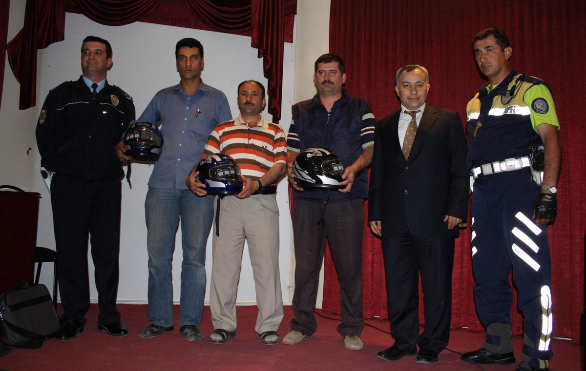 500 Motosiklet Sürücüsüne Kask Dağıtıldı