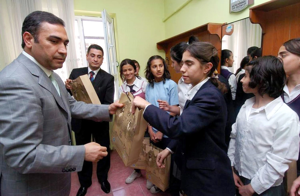 Diyarbakır\'da Başarılı Küçük Hentbolcular Ödüllendirildi