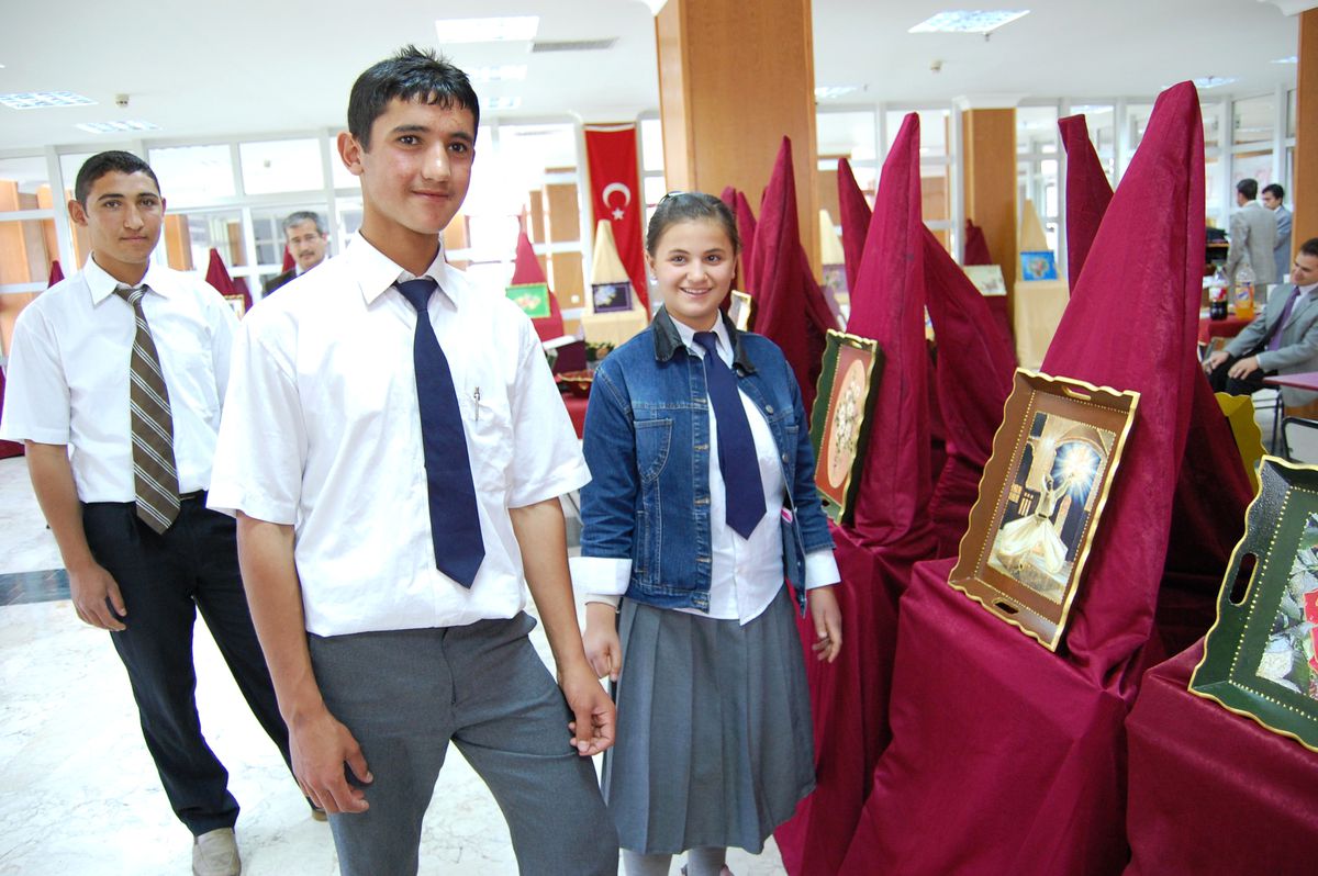 İşitme Engelli Öğrencilerden Ahşap Boyama Sergisi