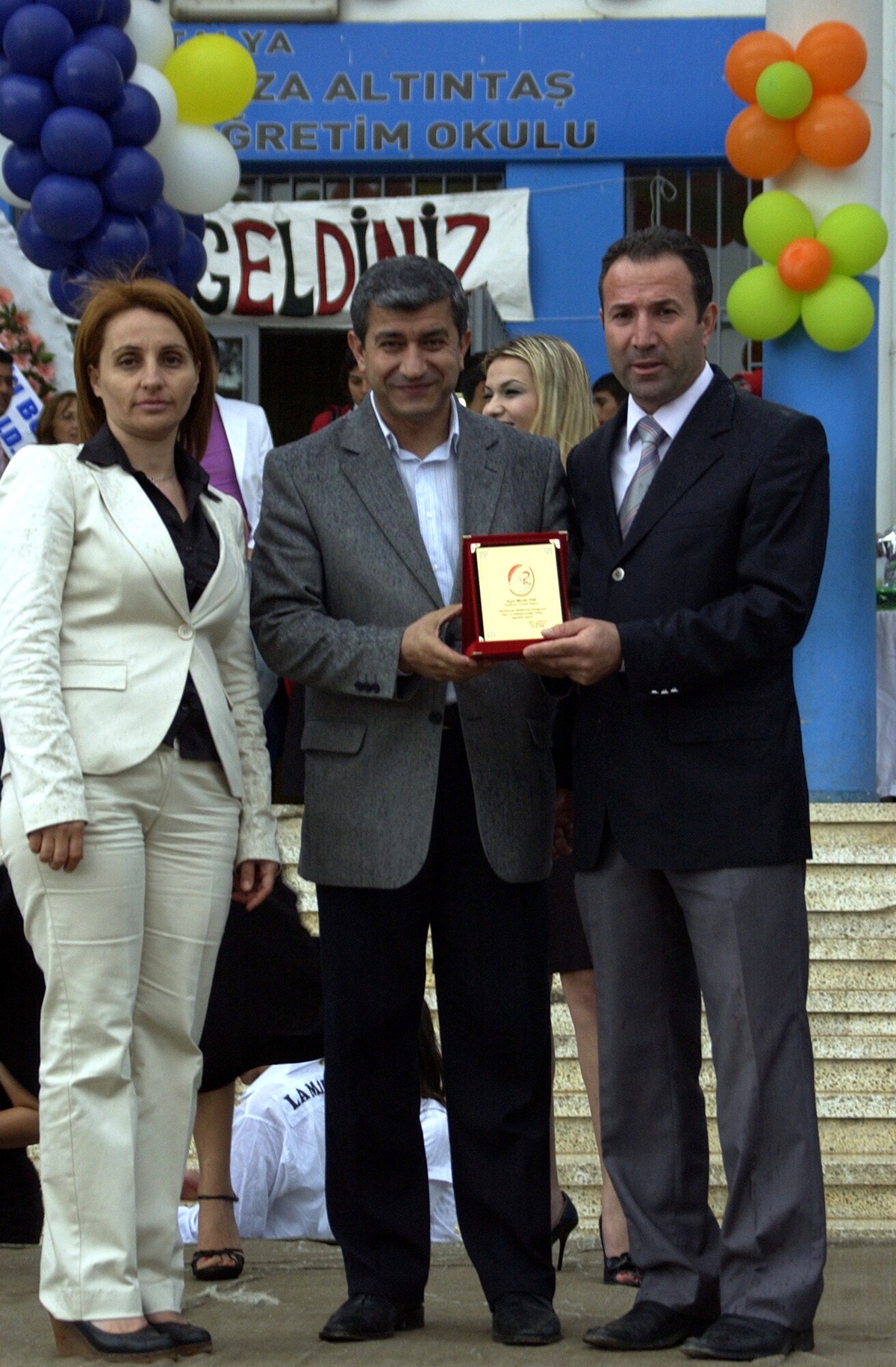 Agc Başkanı Yeniâ€™ye Teşekkür Plaketi