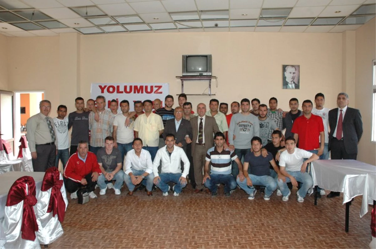 Çiğli Belediyespor Futbolcularına Kahvaltı