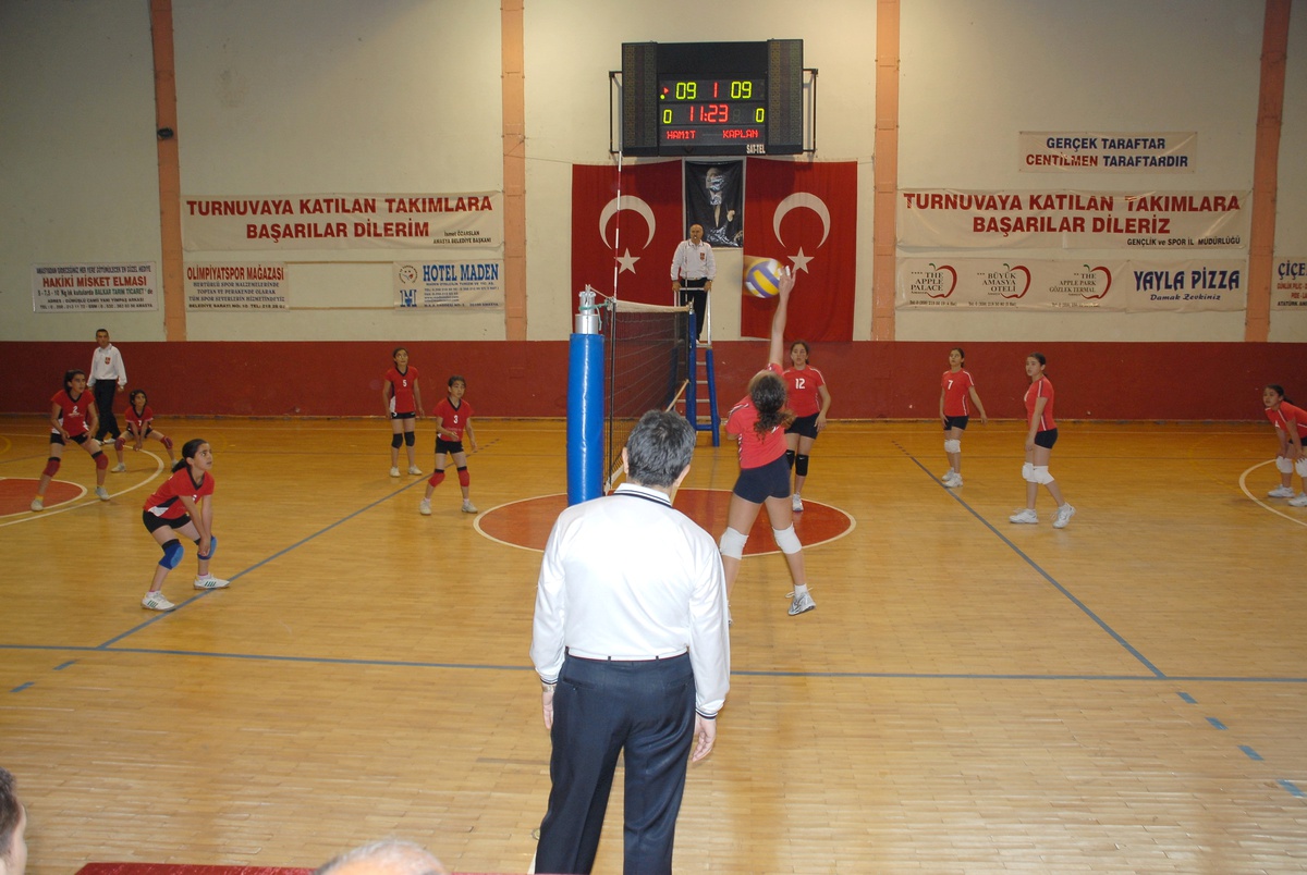 İlköğretim Okulları Arası Voleybol Yarı Final Müsabakaları