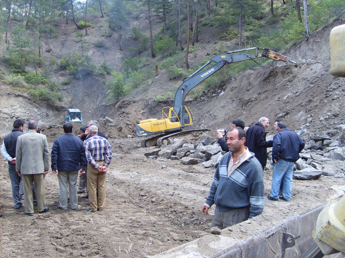 Kaymakam Temiz, Gölet Bölgesindeki Yol Çalışmalarını İnceledi