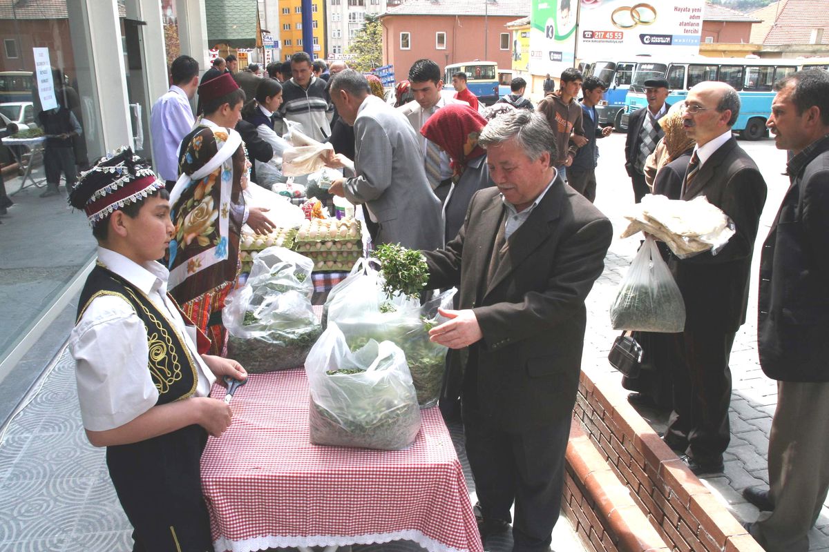 Öğrencilerden Okul Yararına Kermes