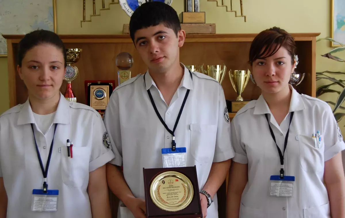 Simav Sağlık Meslek Lisesi Öğrencileri, Proje Üretim Merkezi Gibi Çalışıyor