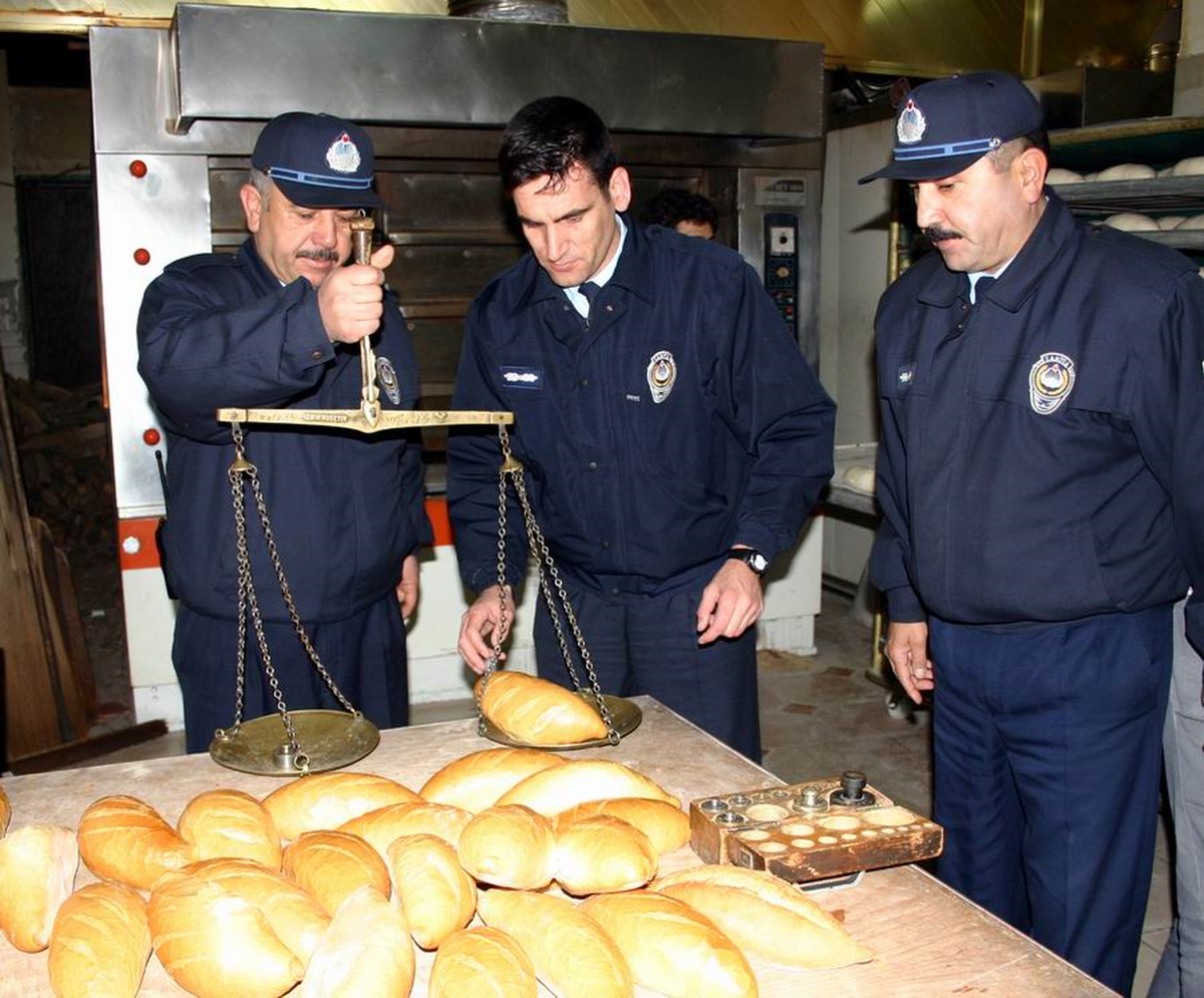 Edremit'te Zabıtadan Fırınlara Şok Baskın